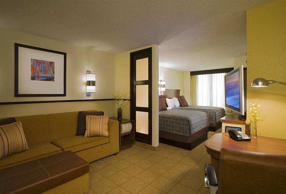 Hyatt Place Charlotte Arrowood Room photo